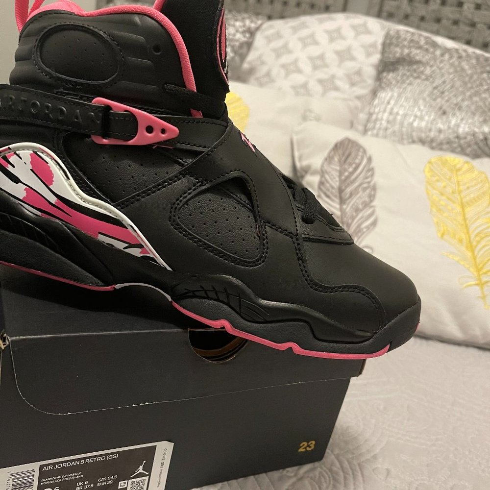 NWT  Air Jordan 8 Retro size 6.5Y